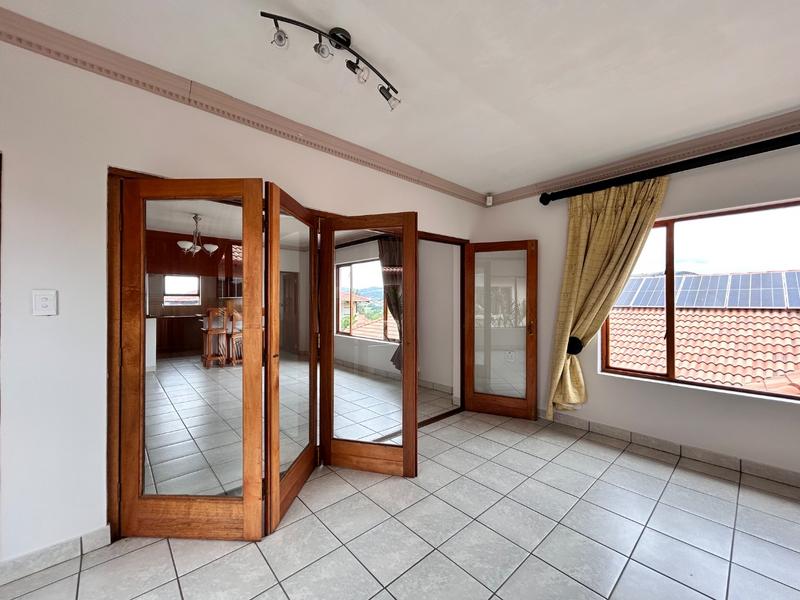 5 Bedroom Property for Sale in Birdwood Estate North West